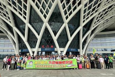 直击现场!首批乘坐香港直达江门高铁的旅客到站了!